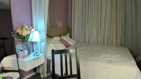 Snapshot of dearly_emily chatting on May 10, 5:18 pm Emily GMT2 Mon 10 AM - 4 PM Wed 10 AM - 4 PM Thu 10 AM - 4 PM Fri 10 AM - 4 PM Sat 10 AM - 4 PM online show from May 10, 5:18 pm