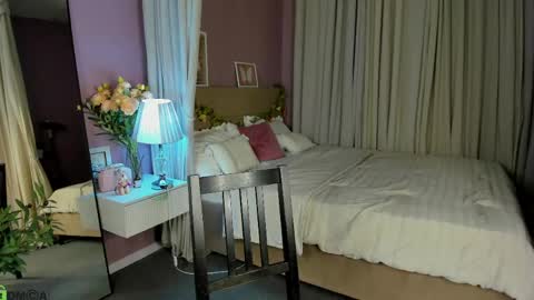 Snapshot of dearly_emily chatting on May 14, 5:20 pm Emily GMT2 Mon 10 AM - 4 PM Wed 10 AM - 4 PM Thu 10 AM - 4 PM Fri 10 AM - 4 PM Sat 10 AM - 4 PM online show from May 14, 5:20 pm
