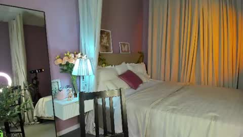 Snapshot of dearly_emily chatting on June 13, 5:22 pm Emily GMT2 Mon 10 AM - 4 PM Wed 10 AM - 4 PM Thu 10 AM - 4 PM Fri 10 AM - 4 PM Sat 10 AM - 4 PM online show from June 13, 5:22 pm