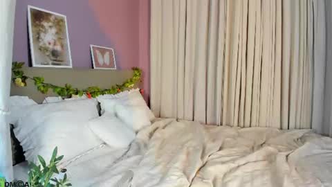 Snapshot of dearly_emily chatting on July 12, 5:26 pm Emily GMT2 Mon 10 AM - 4 PM Wed 10 AM - 4 PM Thu 10 AM - 4 PM Fri 10 AM - 4 PM Sat 10 AM - 4 PM online show from July 12, 5:26 pm