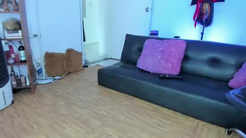 Snapshot of dearmilu28 chatting on February 10, 5:09 pm dearmilu28 online show from February 10, 5:09 pm