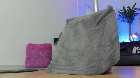 Snapshot of dearmilu28 chatting on March 25, 6:58 pm dearmilu28 online show from March 25, 6:58 pm