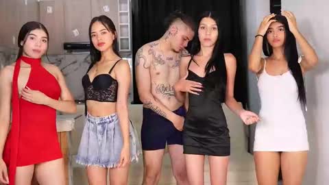 Snapshot of dears_pearlss chatting on September 27, 7:52 pm Hannah - Annie - Alisson online show from September 27, 7:52 pm