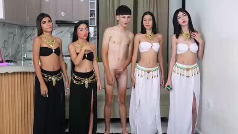 Snapshot of dears_pearlss chatting on October 31, 7:37 pm Hannah - Annie - Alisson online show from October 31, 7:37 pm