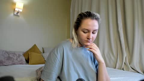 Debbie Mon Tue Fri Sun Sat GMT 3 1000am - 0400pm  online show from December 29, 5:54 pm