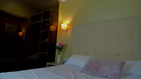 Debbie Mon Tue Fri Sun Sat GMT 3 1000am - 0400pm  online show from December 2, 7:09 pm