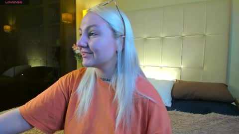Snapshot of debbie_taylor chatting on April 1, 5:21 pm Debbie Mon Tue Fri Sun Sat GMT 3 1000am - 0400pm online show from April 1, 5:21 pm
