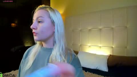 Snapshot of debbie_taylor chatting on April 2, 5:21 pm Debbie Mon Tue Fri Sun Sat GMT 3 1000am - 0400pm online show from April 2, 5:21 pm