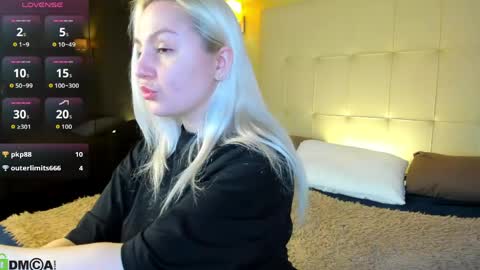 Snapshot of debbie_taylor chatting on April 7, 5:35 pm Debbie Mon Tue Fri Sun Sat GMT 3 1000am - 0400pm online show from April 7, 5:35 pm