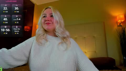 Snapshot of debbie_taylor chatting on April 10, 5:50 pm Debbie Mon Tue Fri Sun Sat GMT 3 1000am - 0400pm online show from April 10, 5:50 pm