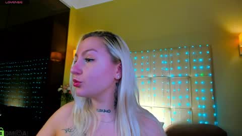 Snapshot of debbie_taylor chatting on April 15, 6:37 pm Debbie Mon Tue Fri Sun Sat GMT 3 1000am - 0400pm online show from April 15, 6:37 pm