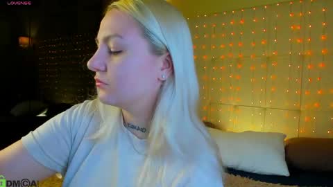 Snapshot of debbie_taylor chatting on April 17, 5:27 pm Debbie Mon Tue Fri Sun Sat GMT 3 1000am - 0400pm online show from April 17, 5:27 pm