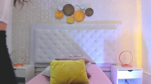 Snapshot of debora_scoot chatting on November 9, 10:24 am Debora online show from November 9, 10:24 am