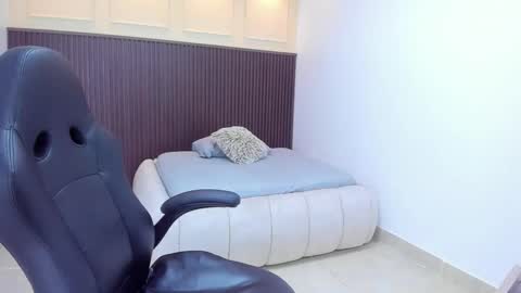 Snapshot of debrahkim chatting on March 27, 12:49 pm D E B R A H online show from March 27, 12:49 pm