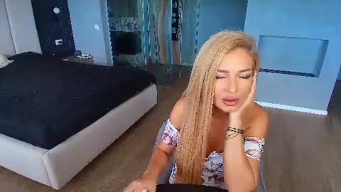 Monique online show from July 28, 9:15 am