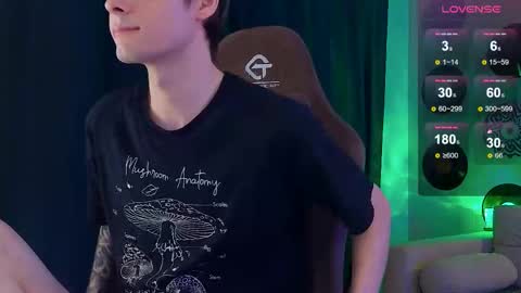 Snapshot of debugmee chatting on March 19, 1:31 am Samuel online show from March 19, 1:31 am