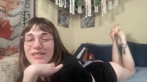 Snapshot of decemberholiday chatting on February 22, 4:24 am decemberholiday online show from February 22, 4:24 am
