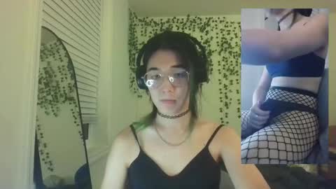 deciduousdoll online show from September 14, 5:50 am