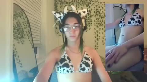 deciduousdoll online show from September 15, 6:02 am