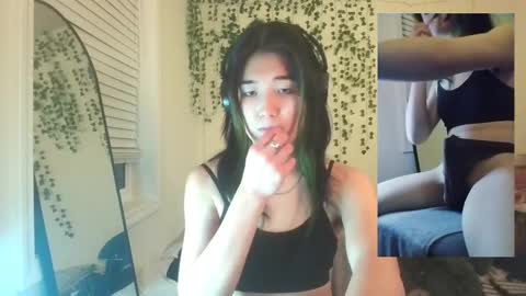 deciduousdoll online show from September 21, 6:04 am