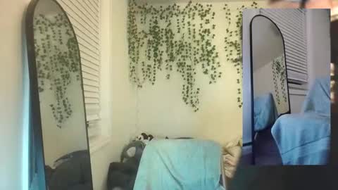 deciduousdoll online show from November 10, 6:34 am