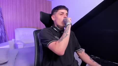 declan_fox online show from September 24, 3:32 am