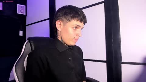 declan_fox online show from October 3, 9:45 pm