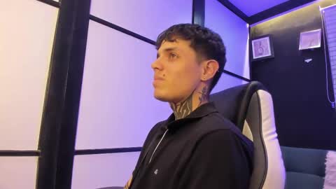 declan_fox online show from October 31, 2:12 am