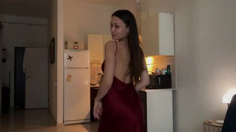 deepcute_ online show from April 19, 3:00 pm