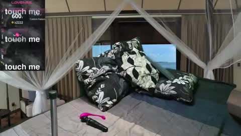 Snapshot of deeplyasian chatting on November 17, 5:41 pm Deeply Asian style... Nice to meet you thumb up me please help us. online show from November 17, 5:41 pm