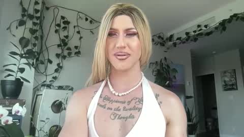 deesonders997 online show from May 15, 10:39 pm