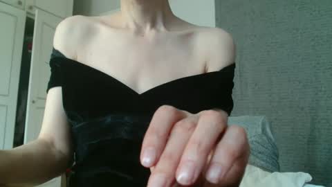 KamiDevi online show from October 4, 2:15 pm