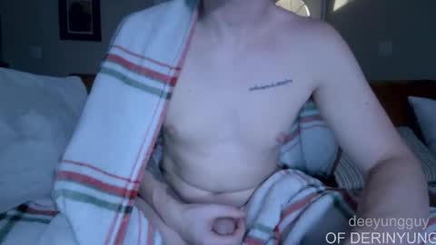 Snapshot of deeyungguy chatting on March 2, 5:19 am more content and goodies online show from March 2, 5:19 am