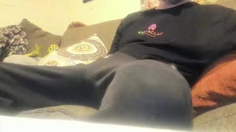 Snapshot of deeznutz343 chatting on December 20, 8:21 am Deez Nutz online show from December 20, 8:21 am
