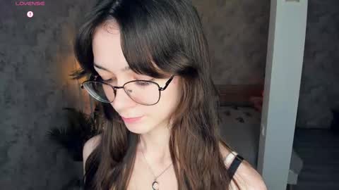 Snapshot of defeded_lovee chatting on November 19, 7:47 pm Amy online show from November 19, 7:47 pm