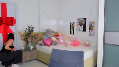 Snapshot of degreeofsincerity chatting on February 13, 7:35 am DegreeOfSincerity online show from February 13, 7:35 am