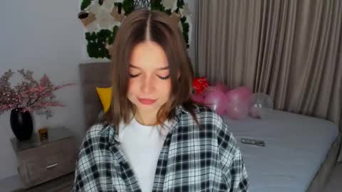 Snapshot of degreeofsincerity chatting on February 15, 1:21 am DegreeOfSincerity online show from February 15, 1:21 am