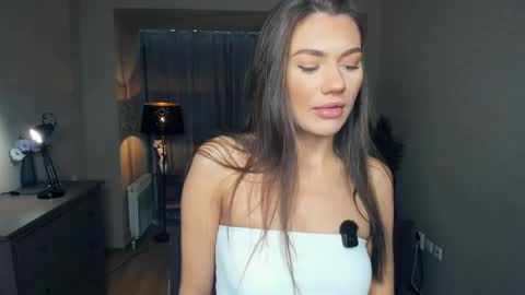 Snapshot of deidreluer chatting on May 10, 7:24 am Laura online show from May 10, 7:24 am