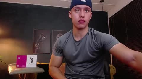 Snapshot of deivid_parker chatting on March 5, 2:51 am Deivid online show from March 5, 2:51 am