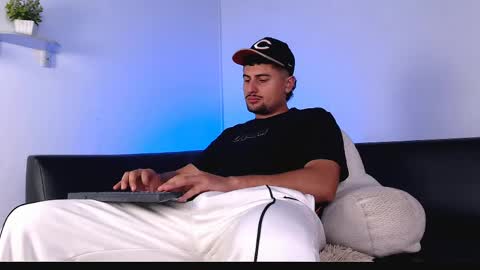 Snapshot of deivy_gram chatting on April 21, 8:55 pm DEIVY online show from April 21, 8:55 pm