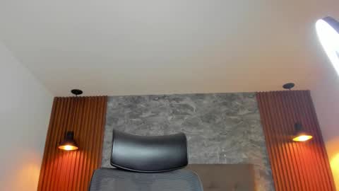 D E L A Y L  A online show from November 1, 3:03 pm