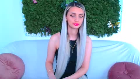 Snapshot of deliciaalove chatting on April 2, 6:49 pm deliciaalove online show from April 2, 6:49 pm