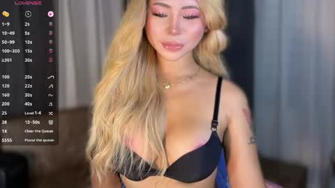 Snapshot of deliciousfaye chatting on March 21, 9:58 am Hello your loving faye 3 online show from March 21, 9:58 am