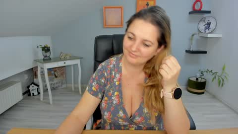 DeliciousLolly online show from February 7, 7:40 am