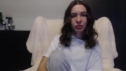 Snapshot of delightaurora chatting on October 23, 5:40 am Aurora online show from October 23, 5:40 am