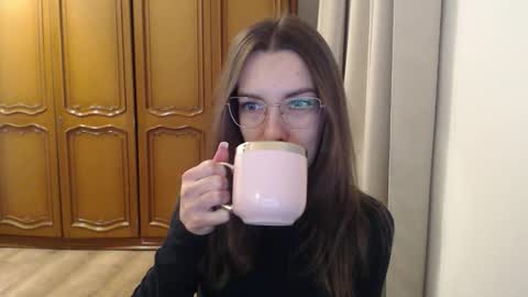 Snapshot of delightaurora chatting on October 24, 5:26 am Aurora online show from October 24, 5:26 am