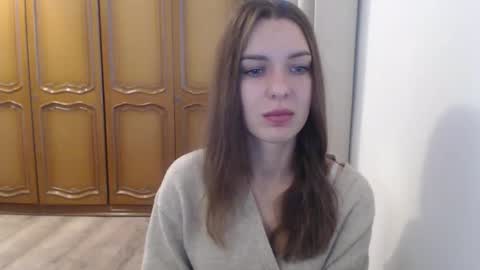 Snapshot of delightaurora chatting on October 31, 6:47 am Aurora online show from October 31, 6:47 am