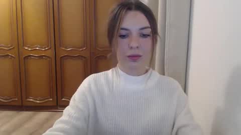 Snapshot of delightaurora chatting on November 13, 6:45 am Aurora online show from November 13, 6:45 am