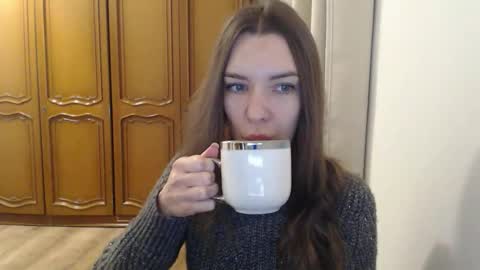 Snapshot of delightaurora chatting on November 25, 6:24 am Aurora online show from November 25, 6:24 am