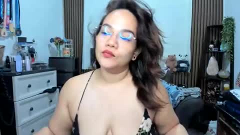 Snapshot of delightfulcurvy chatting on March 6, 11:45 pm delightfulcurvy online show from March 6, 11:45 pm